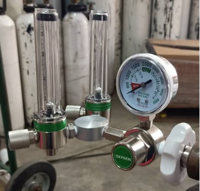 ACARE OXYGEN REGULATOR VSY-224 WITH Y BLOCK AND TWIN FLOWMETER (SIDE ENTRY BULLNOSE)
